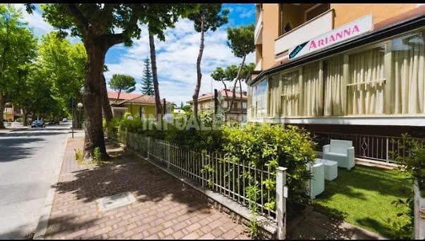 Ξενοδοχείο Arianna 2*